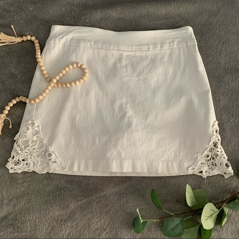 White tennis skirt with lace details